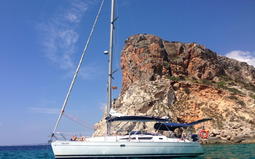 Navegar en velero compartido por Menorca